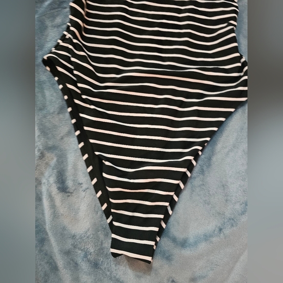 Aerie Black and White Striped One Piece Swimsuit Size M - Picture 7 of 10
